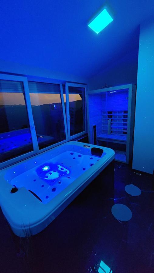 Vineyard House With Sauna And Jacuzzi For 2 Ferienhaus