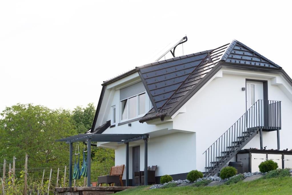 Vineyard House With Sauna And Jacuzzi For 2 Gorica pri Slivnici