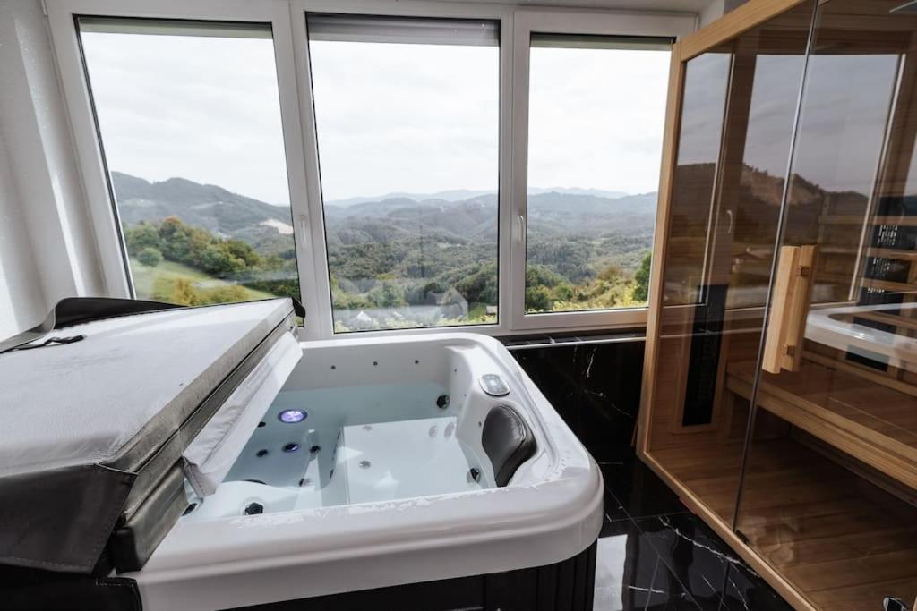 Vineyard House With Sauna And Jacuzzi For 2 Gorica pri Slivnici